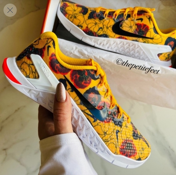 Nike Metcom 4 Flowers Women's size 6.5 - Picture 3 of 4